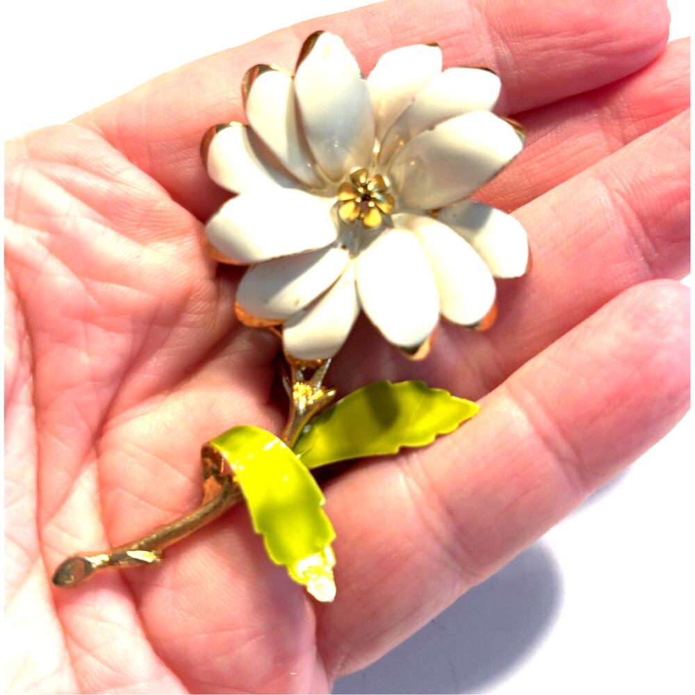 Vintage green & white enamel floral brooch dimensional 1970’s flower power pin
